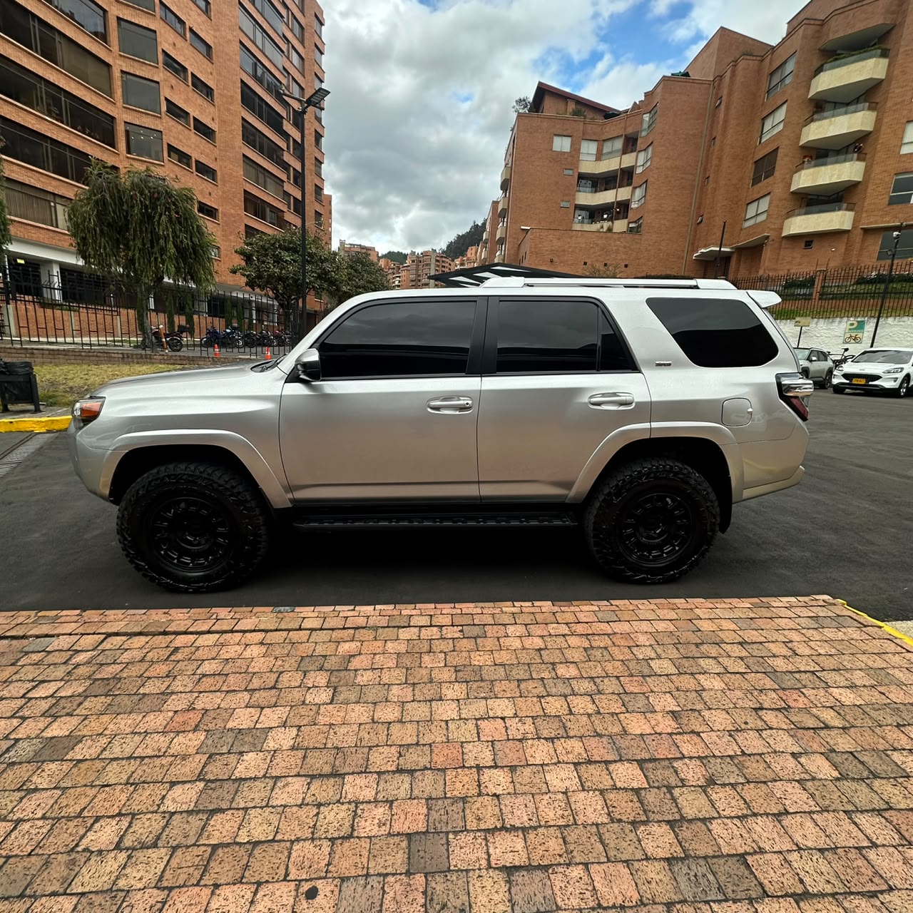 TOYOTA 4RUNNER SR5 2022