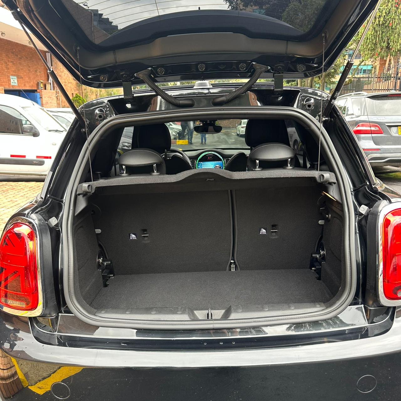 MINI SE 2023