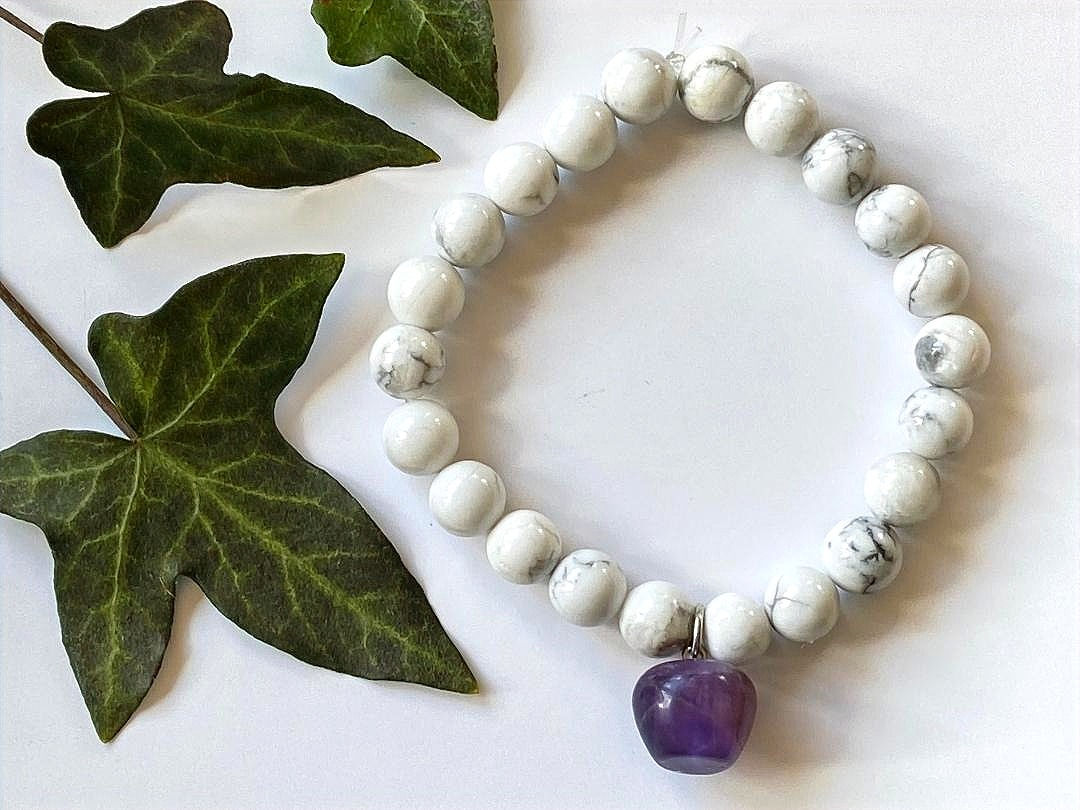 Magnesite Bracelet with Amethyst Apple Charm