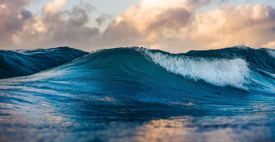 ocean%20wave%20during%20daytime_edited.j