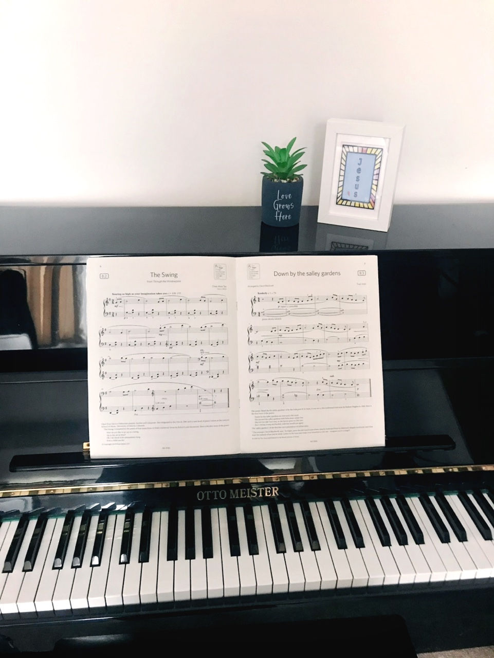 Thumbnail: Jesus (English) (frame size 17.5cm x12.5cm)