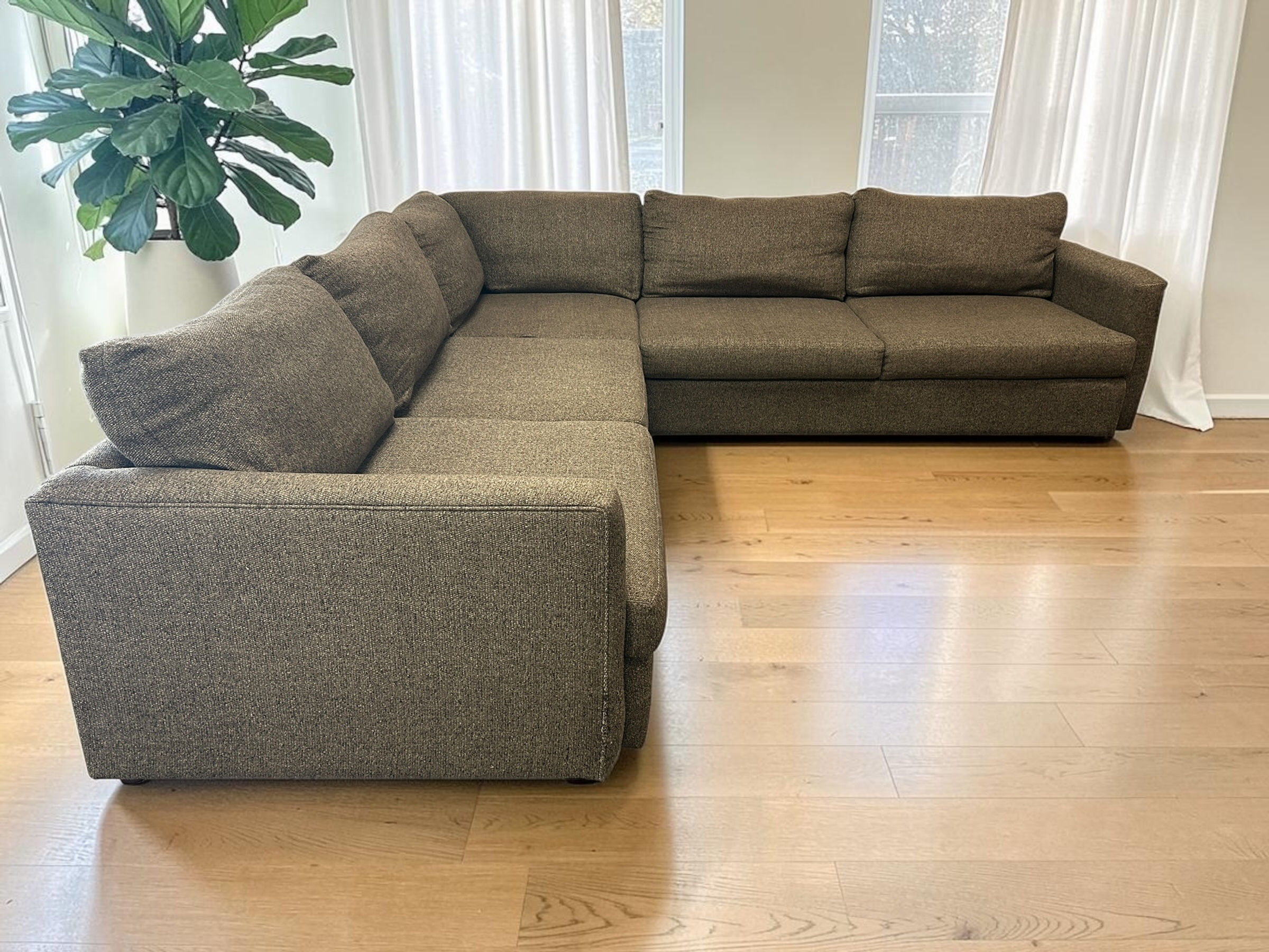 Bassett 3Pc Gray Sectional Couch (RE 1176)