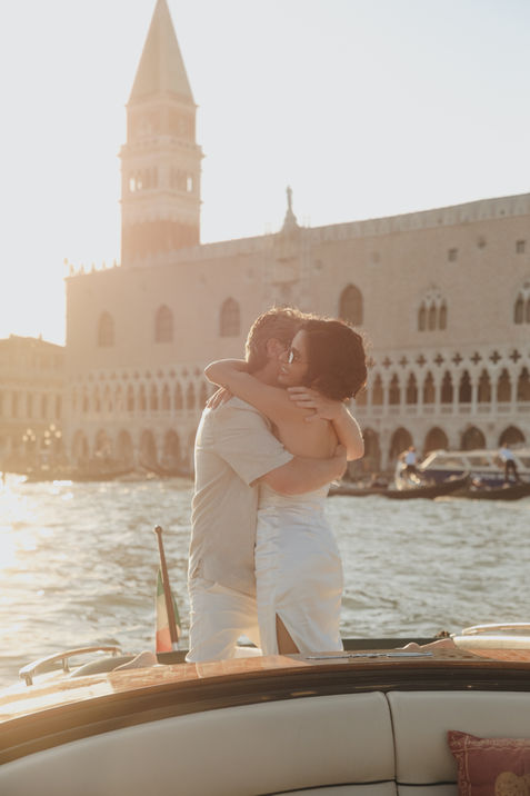Boat proposal in Venice italy surprise proposal photographer