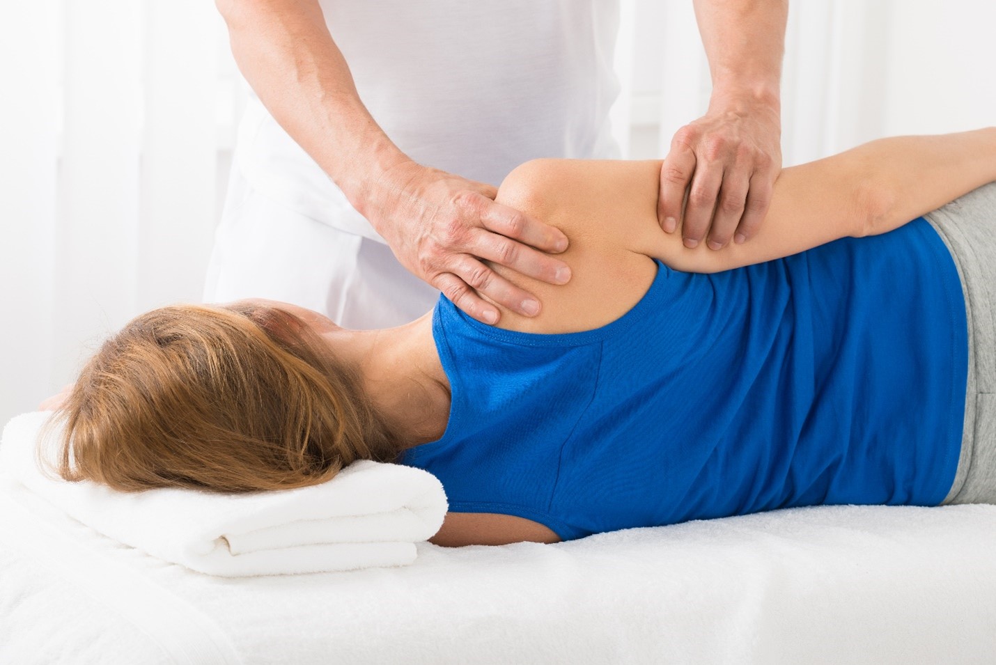 woman-shoulder-arm-treatment.jpg