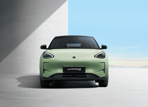 Proton e.MAS 5 Memperkenalkan Warna Jade Green Baharu
