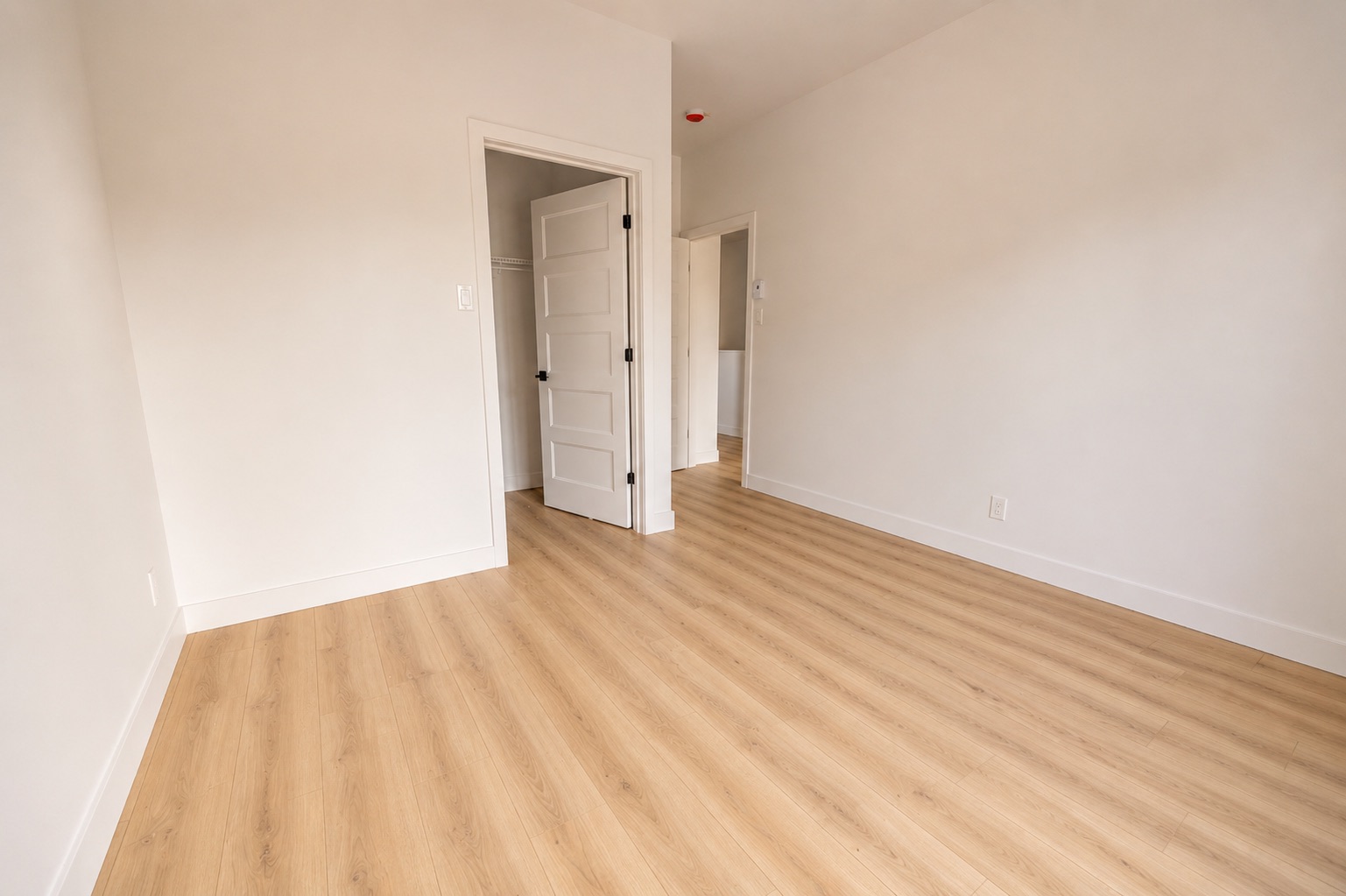 Autre vue d’une chambre d’une maison de ville 4 ½ à Saint-Boniface.