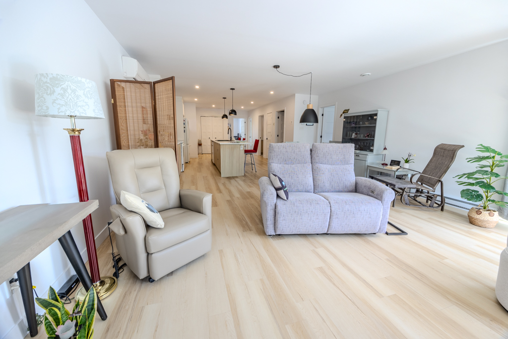 Photo intérieure représentative d’un logement 5 ½i du Domaine des Tournesols à Sainte-Flore.