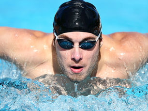 🏄♂️ Adolescente sin límites: natación que se nota en cualquier deporte