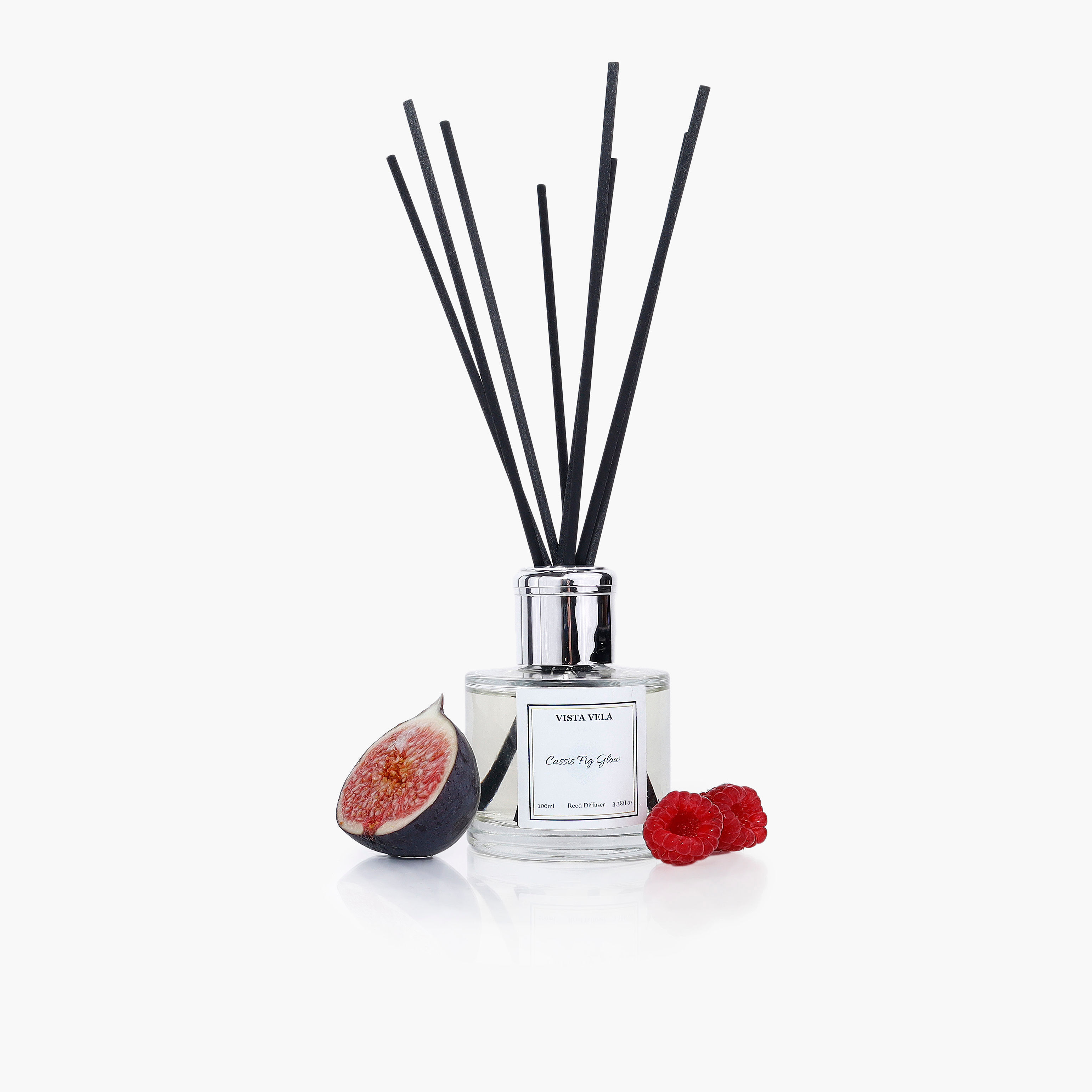 Cassis Fig Glow Diffuser captures the essence of ripe blackcurrants and sweet figs.