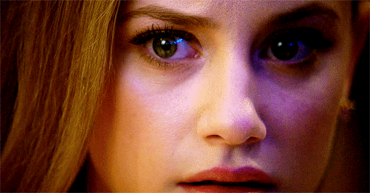 giphy BIG CLOSE UP.gif