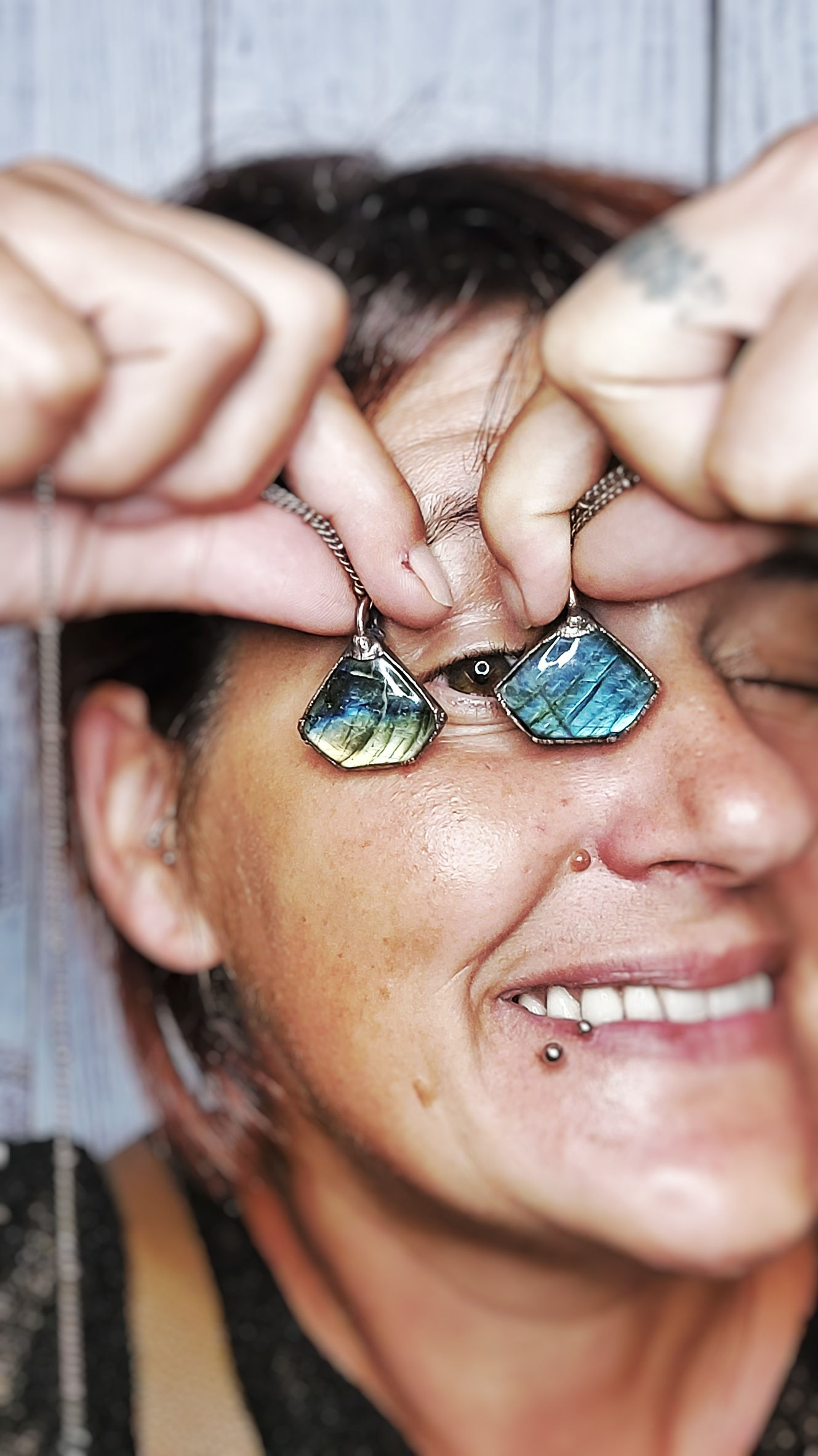Ciondoli in rame e pietra geometrica di labradorite arcobaleno