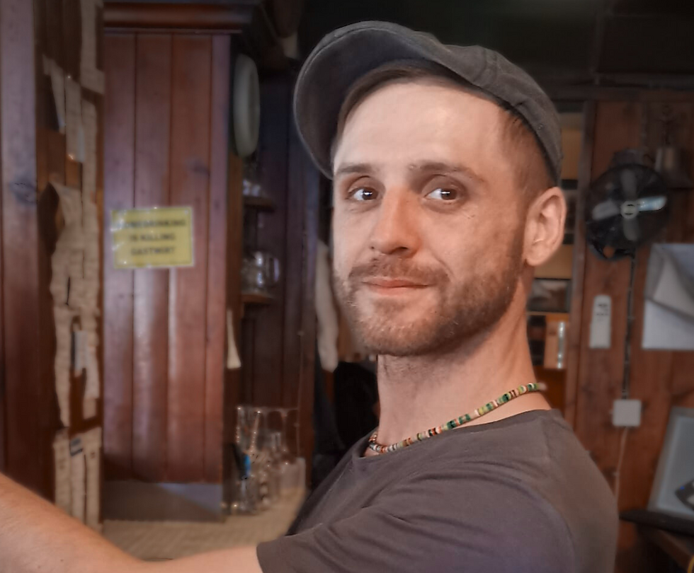 Unser Team berät dich gerne zu irischen Spezialitäten und sorgt dafür, dass du bei einem Guinness vom Fass bestens versorgt 