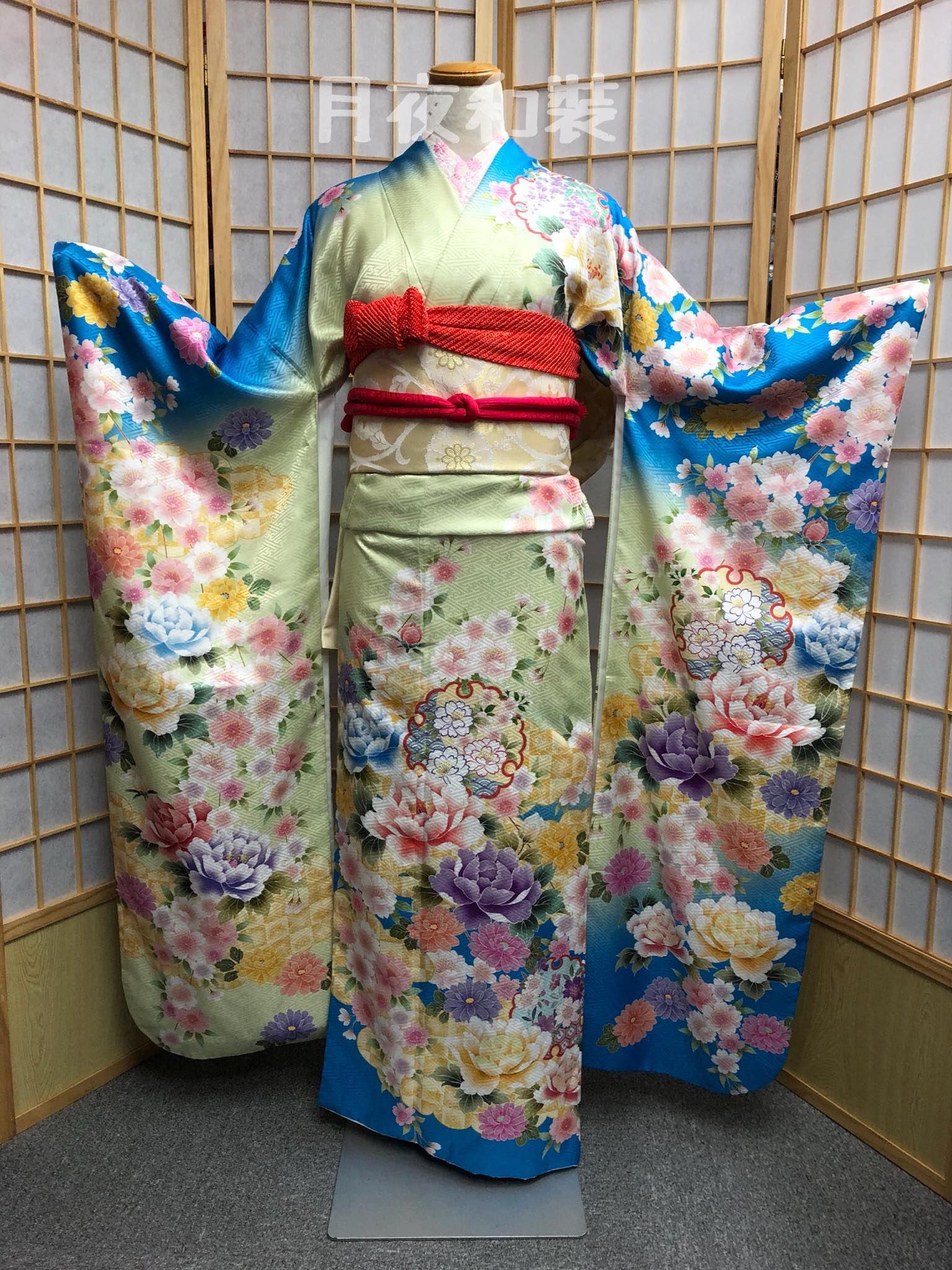 CLASS B 奶油色青花牡丹枝櫻高級化纖振袖