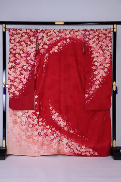 CLASS B 紅色玫瑰散花化纖振袖