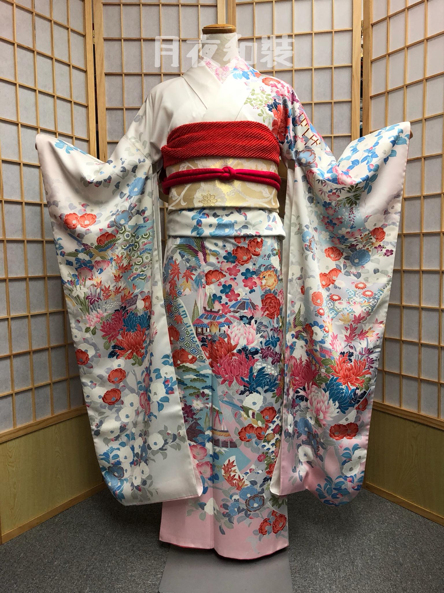 CLASS B 粉白色椿花菖蒲牡丹高級化纖振袖