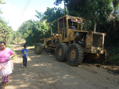 Cantón Las Aradas en Santa Ana se preparan para estrenar calle nueva.