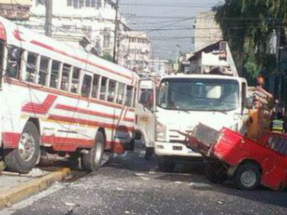 Siete personas resultan lesionadas tras accidente de tránsito en San Salvador