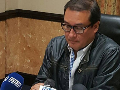 Exfiscal Luis Martínez llama "novato y mediocre" a Nayib Bukele