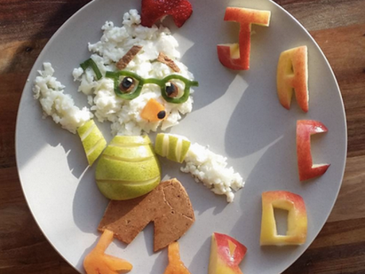 Un madre convierte comidas monótonas en personajes favoritos de dibujos animados.
