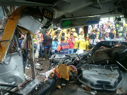 Grave accidente deja lesionados en carretera que conduce de Santa Ana a San Salvador