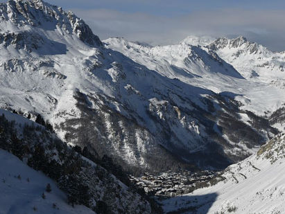 Al menos 10 estudiantes y su profesor sepultados por avalancha en los Alpes franceses