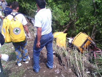 Imágenes de accidente en carretera Los Chorros.