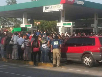 Más de 19 rutas de buses en paro en San Salvador.