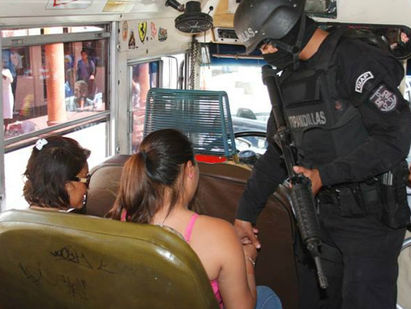 PNC despliega 100 % de efectivos para dar protección a autobuses en San Salvador.