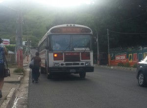 Crimen e inseguridad afectan a buses de la Ruta 51 "F" en Santa Ana.