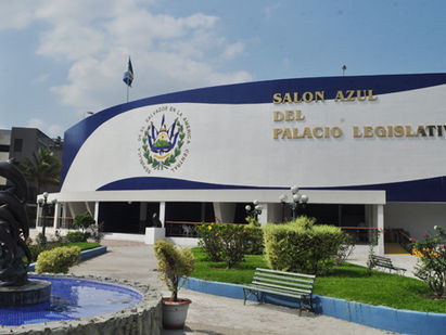 Los tres órganos del estado conmemoran XXXII aniversario de la Constitución de la República de El S