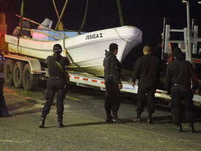 Interceptan lancha con 30 fardos de droga en Acajutla