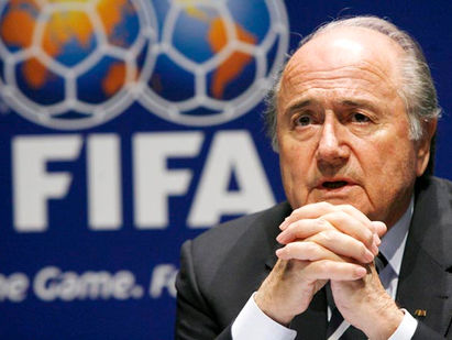 Joseph Blatter renuncia al cargo de presidente de la FIFA, convoca a elecciones.