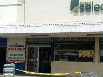 Ladrón resulta herido tras atravesar puerta de vidrio mientras intentaba huir de supermercado de Usu