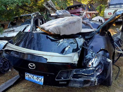 Fallecen dos jóvenes al accidentarse en carrera clandestina en Usulután