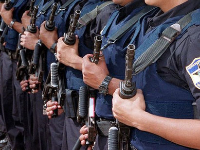 Detienen a tres policías del 911 de Santa Tecla por soborno