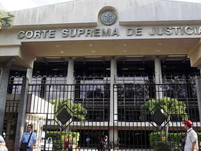 La Sala de lo Constitucional de la Corte Suprema de Justicia (CSJ) ordenó suspender la orden de desa