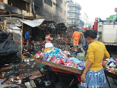 Incendio consume más de 20 locales en Calle Rubén Darío