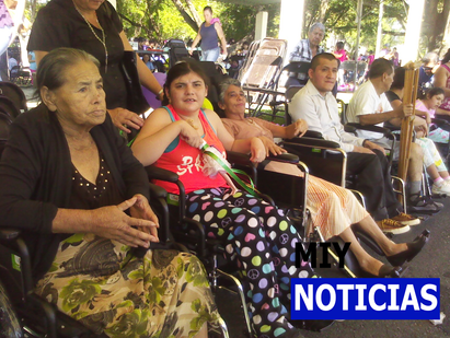 CAUSA LA Y SUPER SELECTOS REALIZAN DONACION DE JUGUETES EN SANTA ANA.