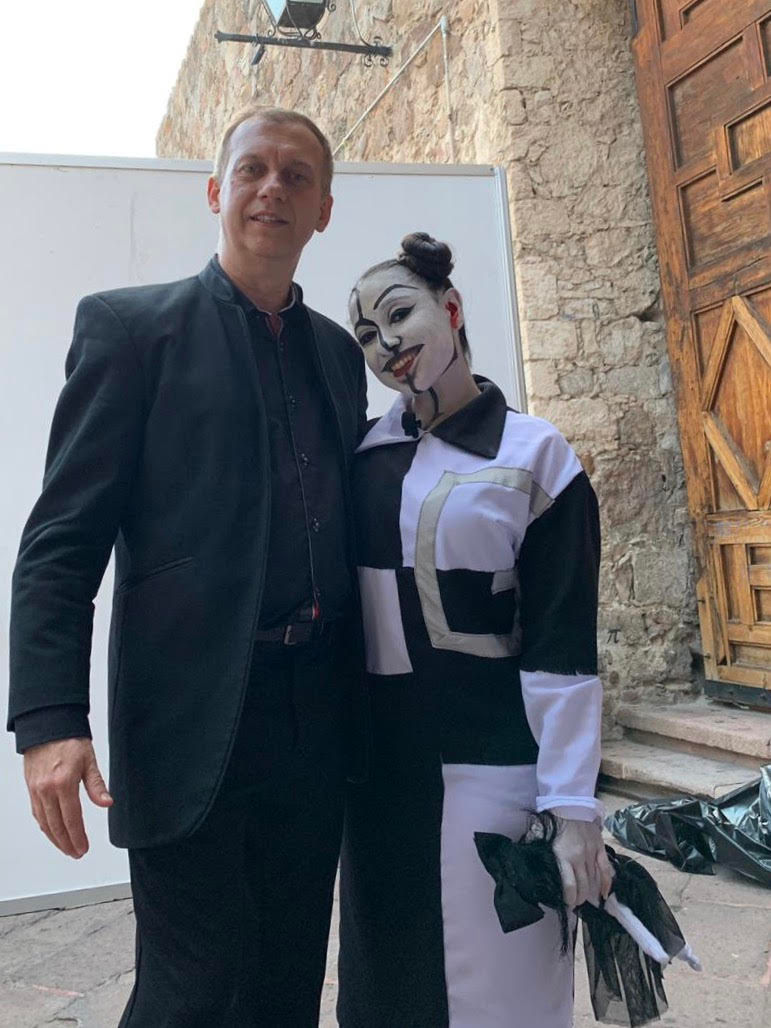 Lisa Algozzini, Maestro Linus Lerner