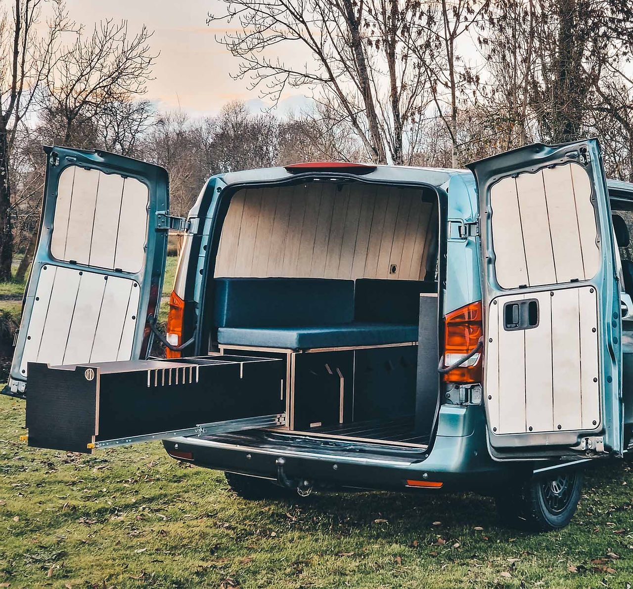 Mercedes Vito Long aménagé avec lit peigne