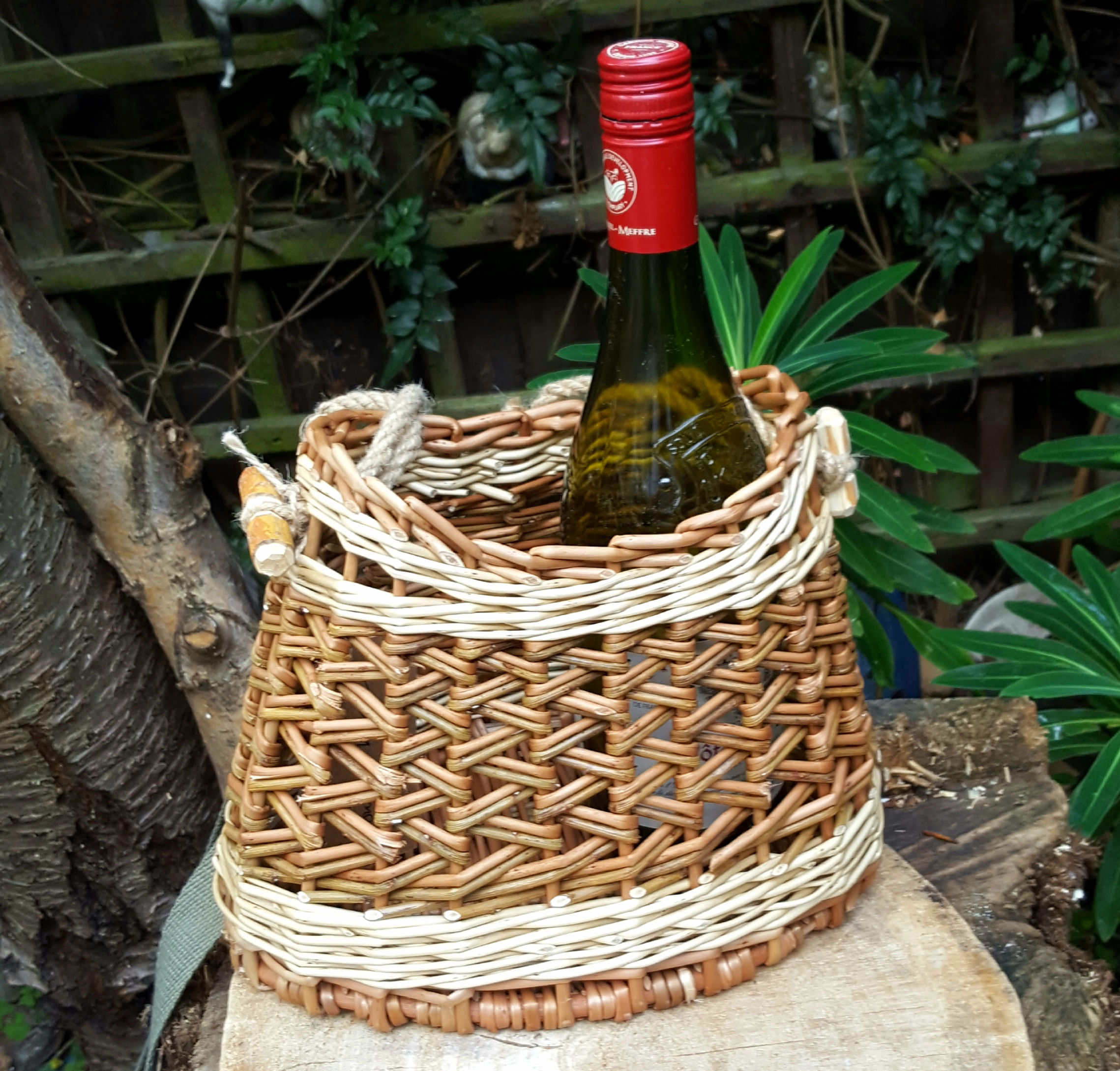 Small shoulder basket