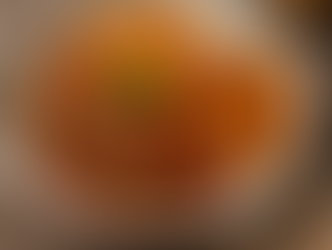 Currywurst mit Süßkartoffel-Pommes & Sonnenblumenkern-Mayo