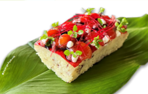 Tamal de millet avec cerises épicées et origan sauvage