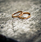 Alliances sur planche de bois