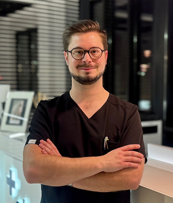 Doktor Michał Urbanowicz Medycyna Estetyczna_edited.jpg