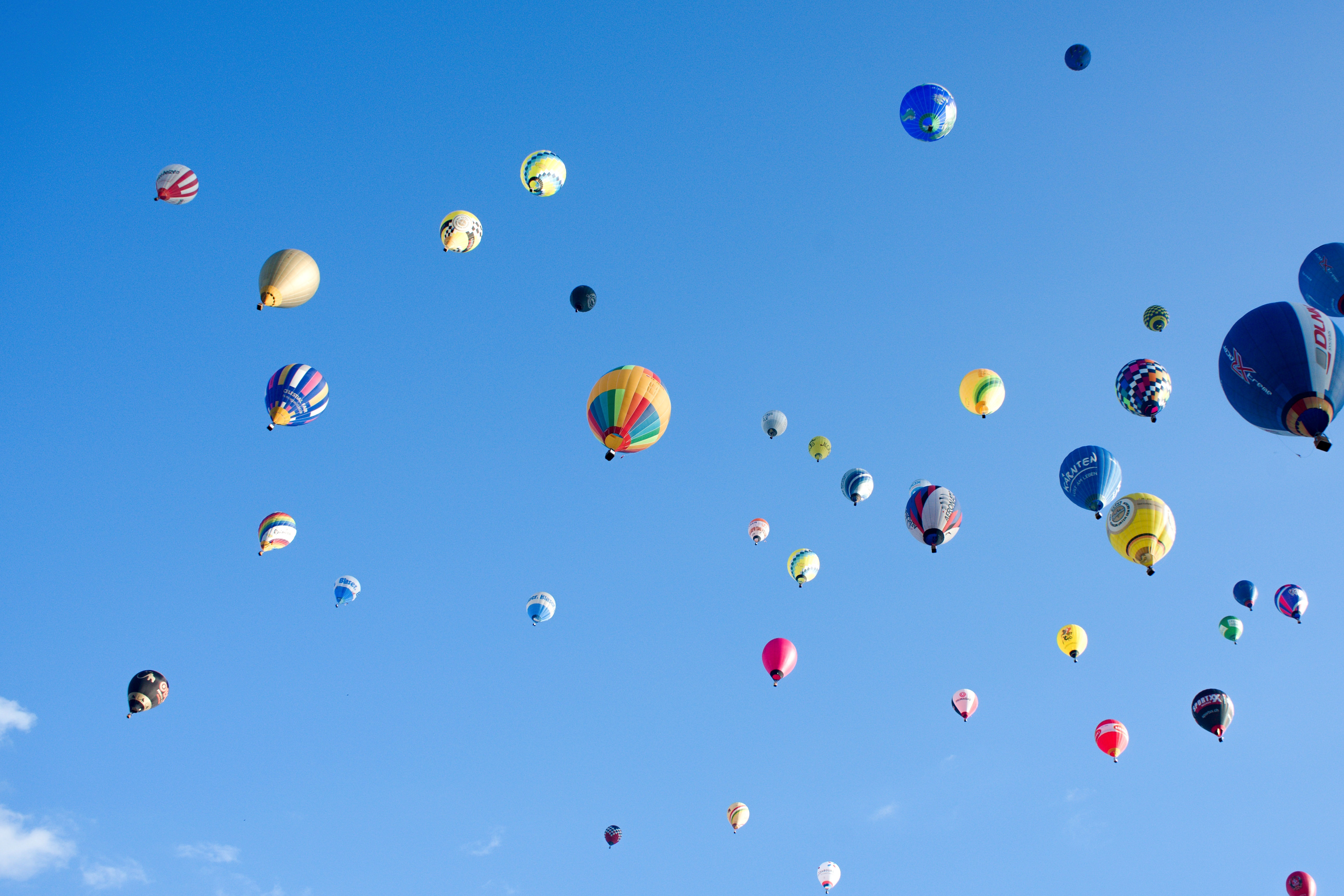 Letenka - fiesta 80 balónů