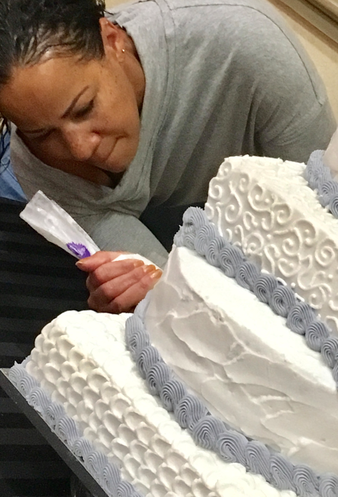 Finishing Wedding Cake