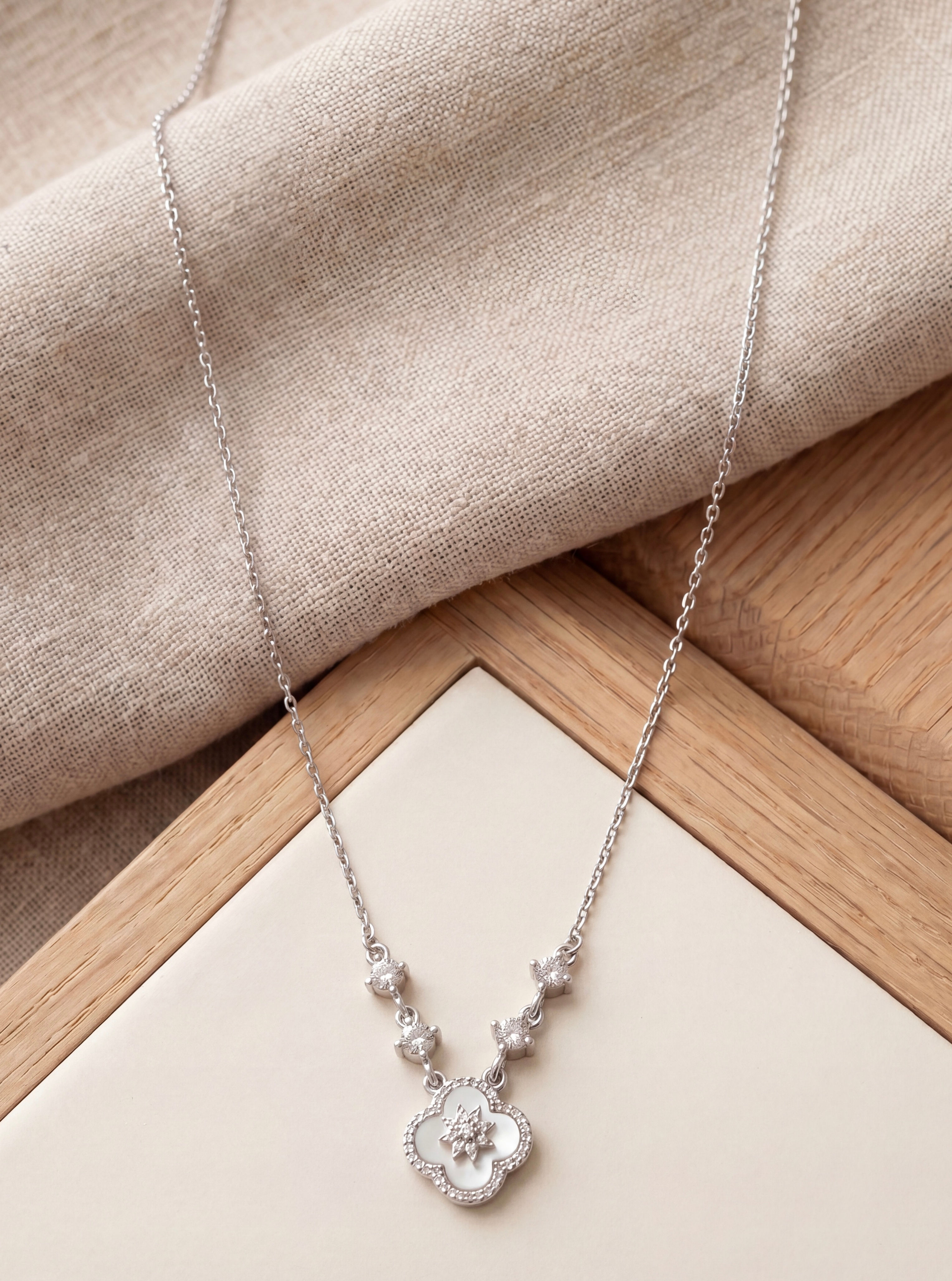 S999 Roselle Necklace Silver