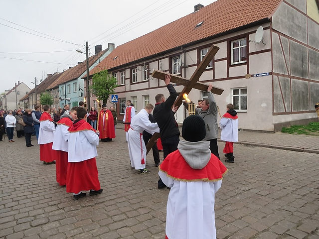 07.04.2017 r. - Droga krzyżowa ulicami miasta (3)