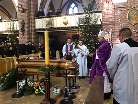 27.01.2020 r. - Uroczystości pogrzebowe Śp Ks. kan. Stanisława Meslina cz. 6